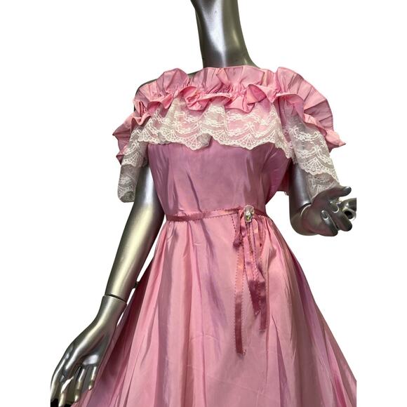 Vintage 1980s Fantasy Pink White Lace Ball Gown With Built In Hoop Med/Large - Picture 2 of 5